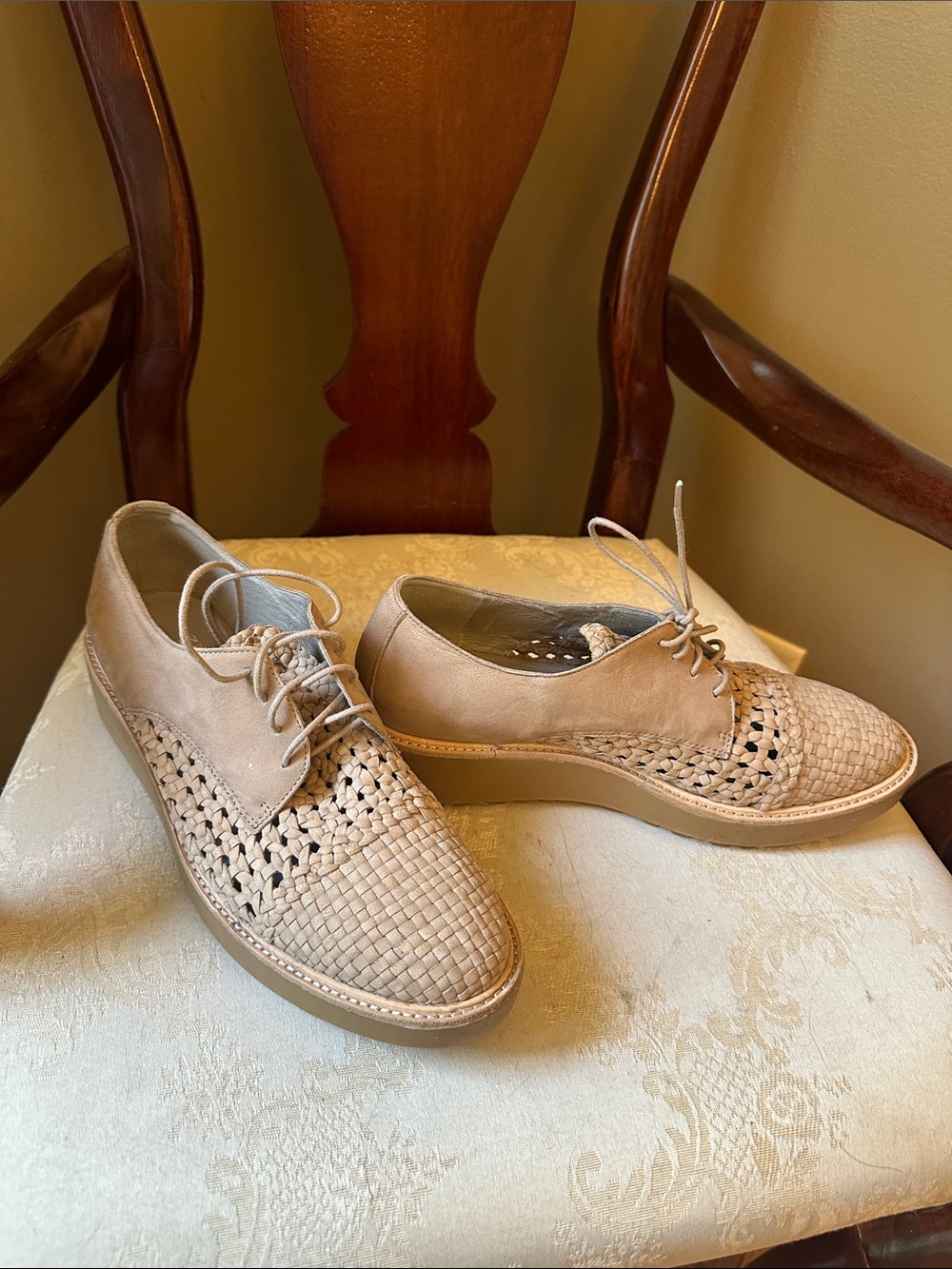 Eileen Fisher Oxford Woven Oath Leather Nubuck Lug Sole Oxford shoes in EUC